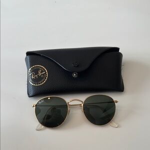 Ray-Ban Round Sunglasses with Case